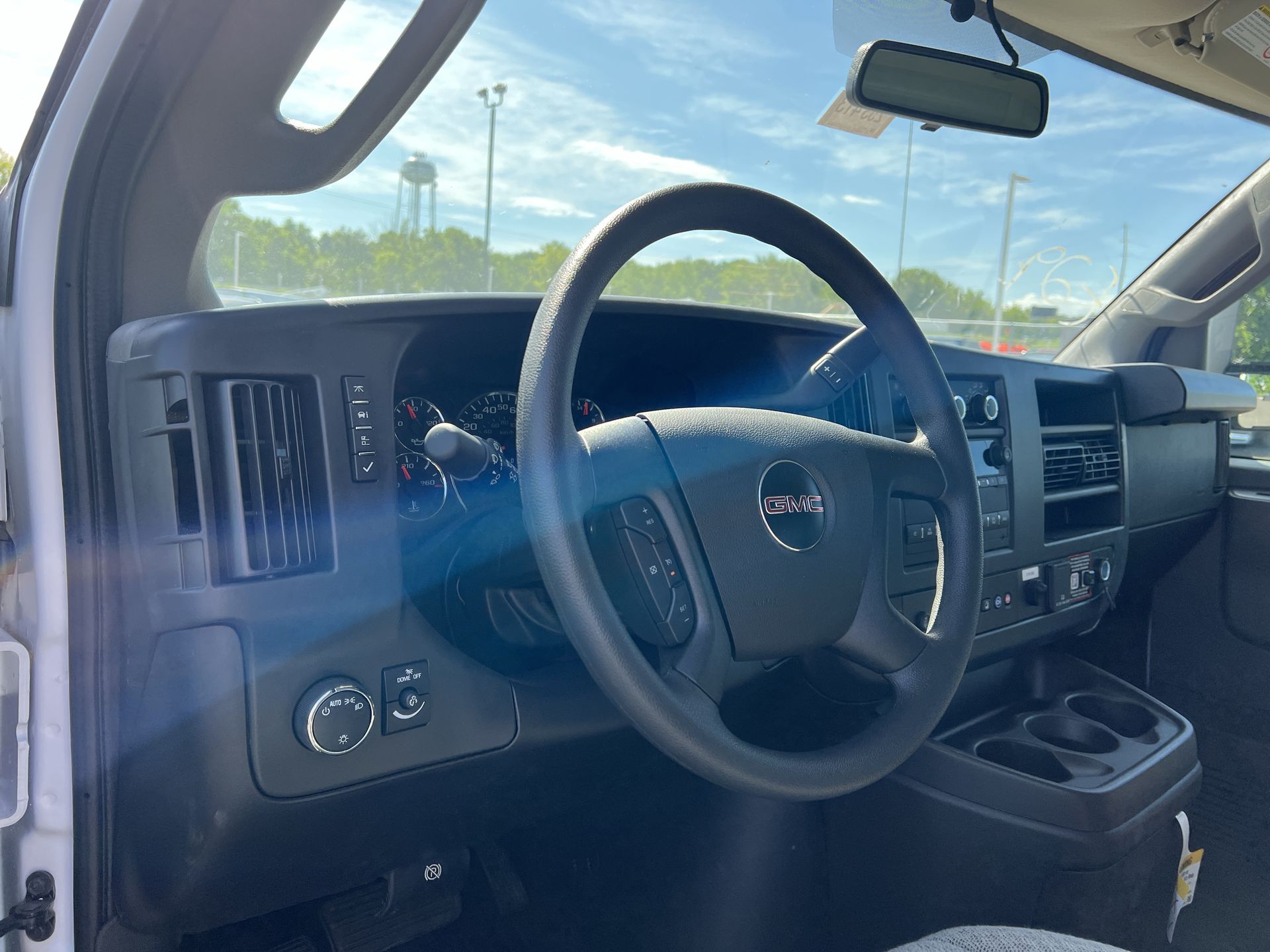 2025 GMC Savana Cutaway 3500 1WT