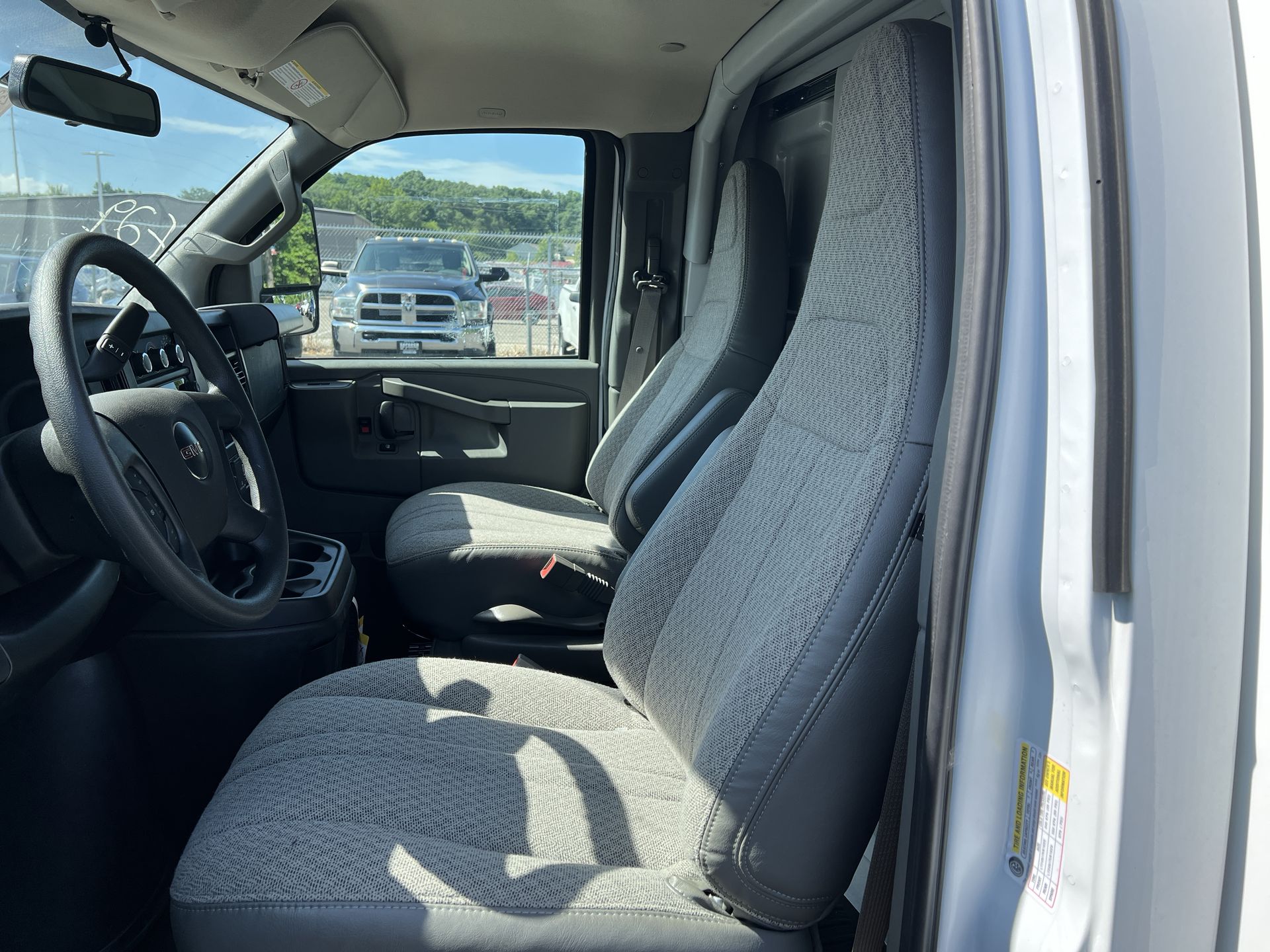 2025 GMC Savana Cutaway 3500 1WT