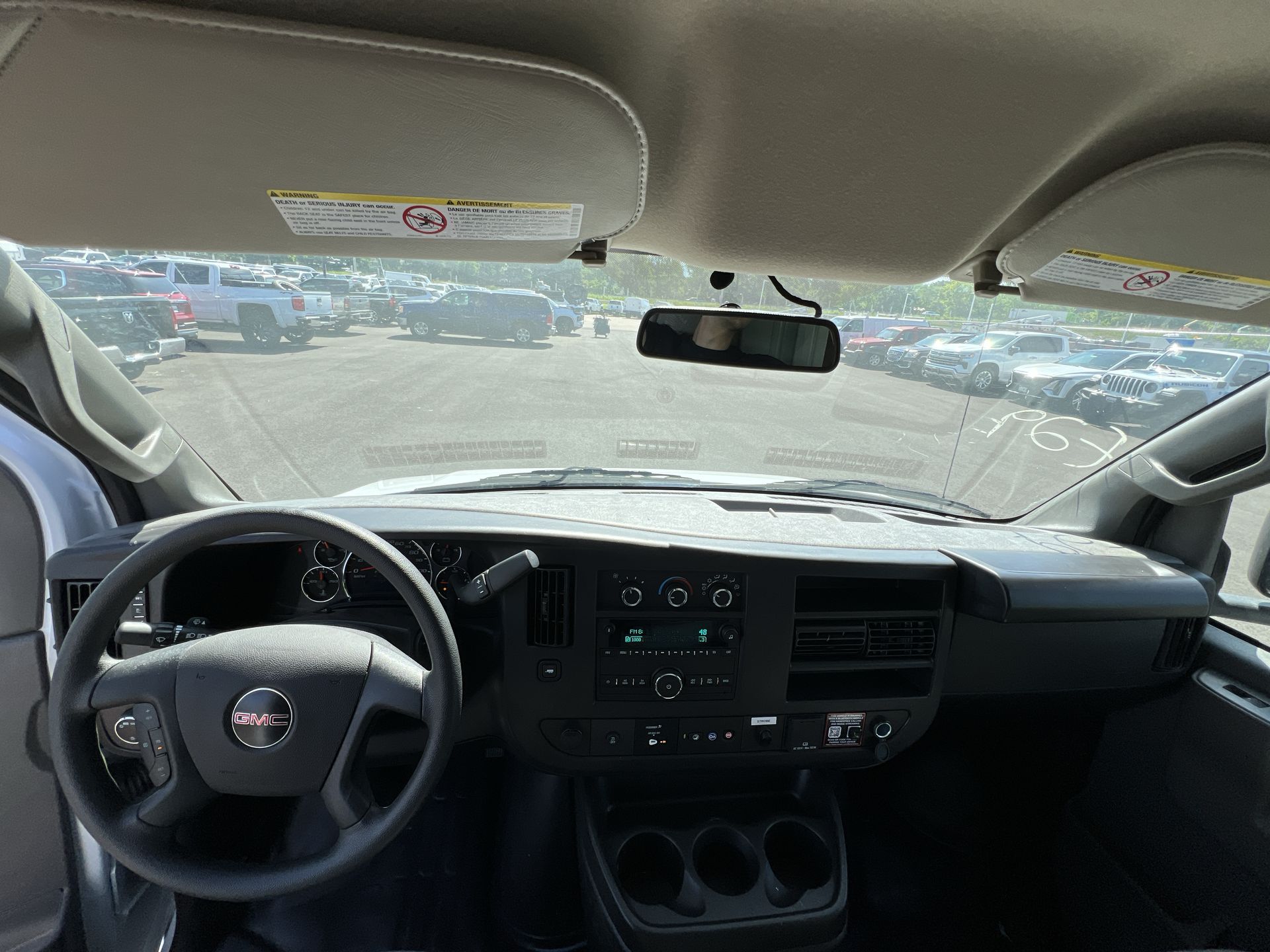 2025 GMC Savana Cutaway 3500 1WT