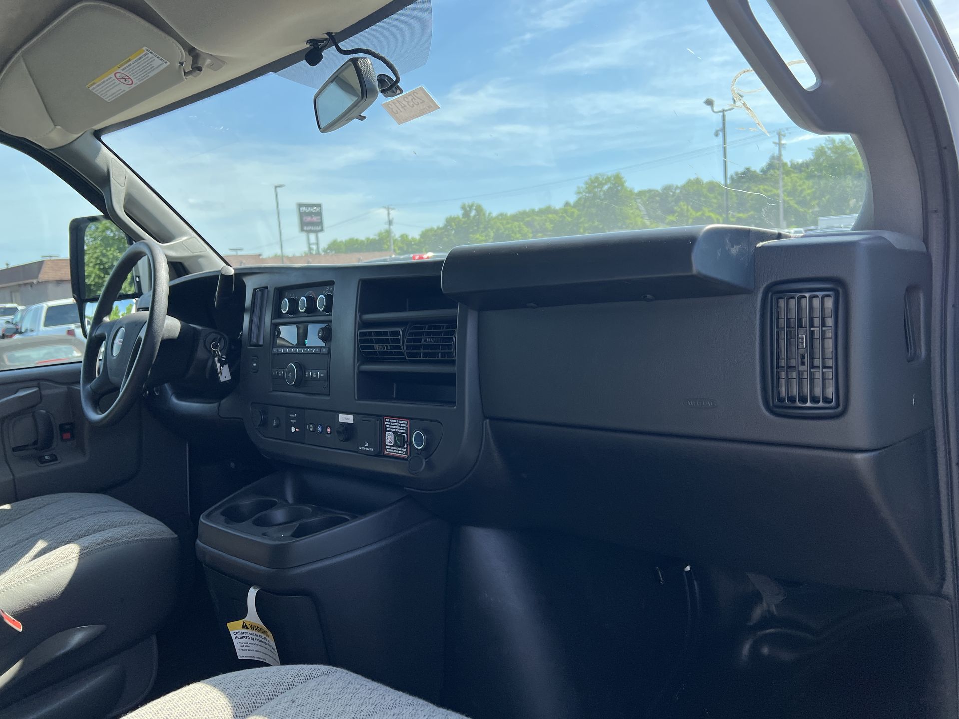 2025 GMC Savana Cutaway 3500 1WT