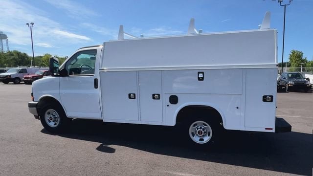 2025 GMC Savana Cutaway 3500 1WT