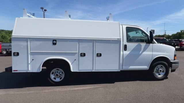 2025 GMC Savana Cutaway 3500 1WT