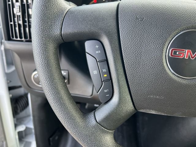 2025 GMC Savana Cutaway 3500 1WT