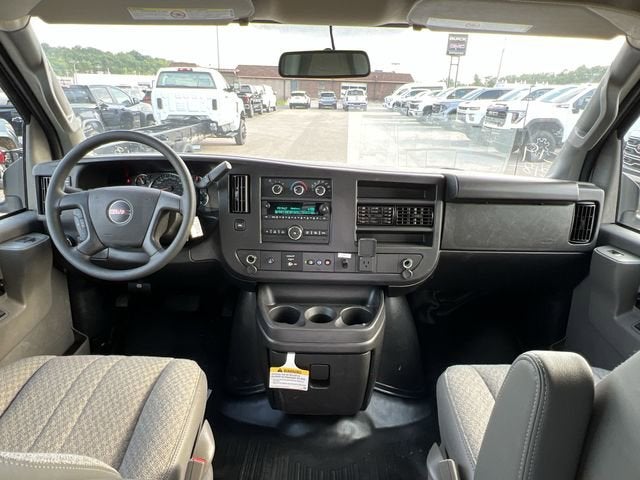 2025 GMC Savana Cutaway 3500 1WT