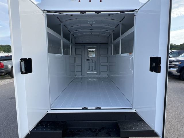 2025 GMC Savana Cutaway 3500 1WT