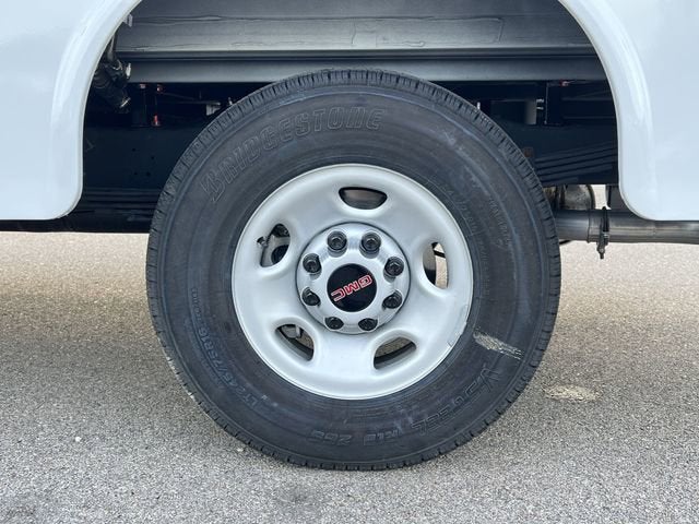 2025 GMC Savana Cutaway 3500 1WT