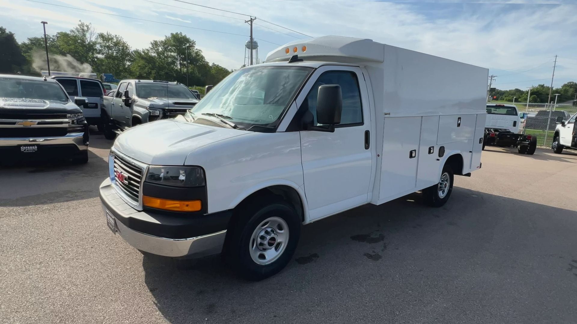 2025 GMC Savana Cutaway 3500 1WT