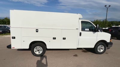 2025 GMC Savana Cutaway 3500 1WT
