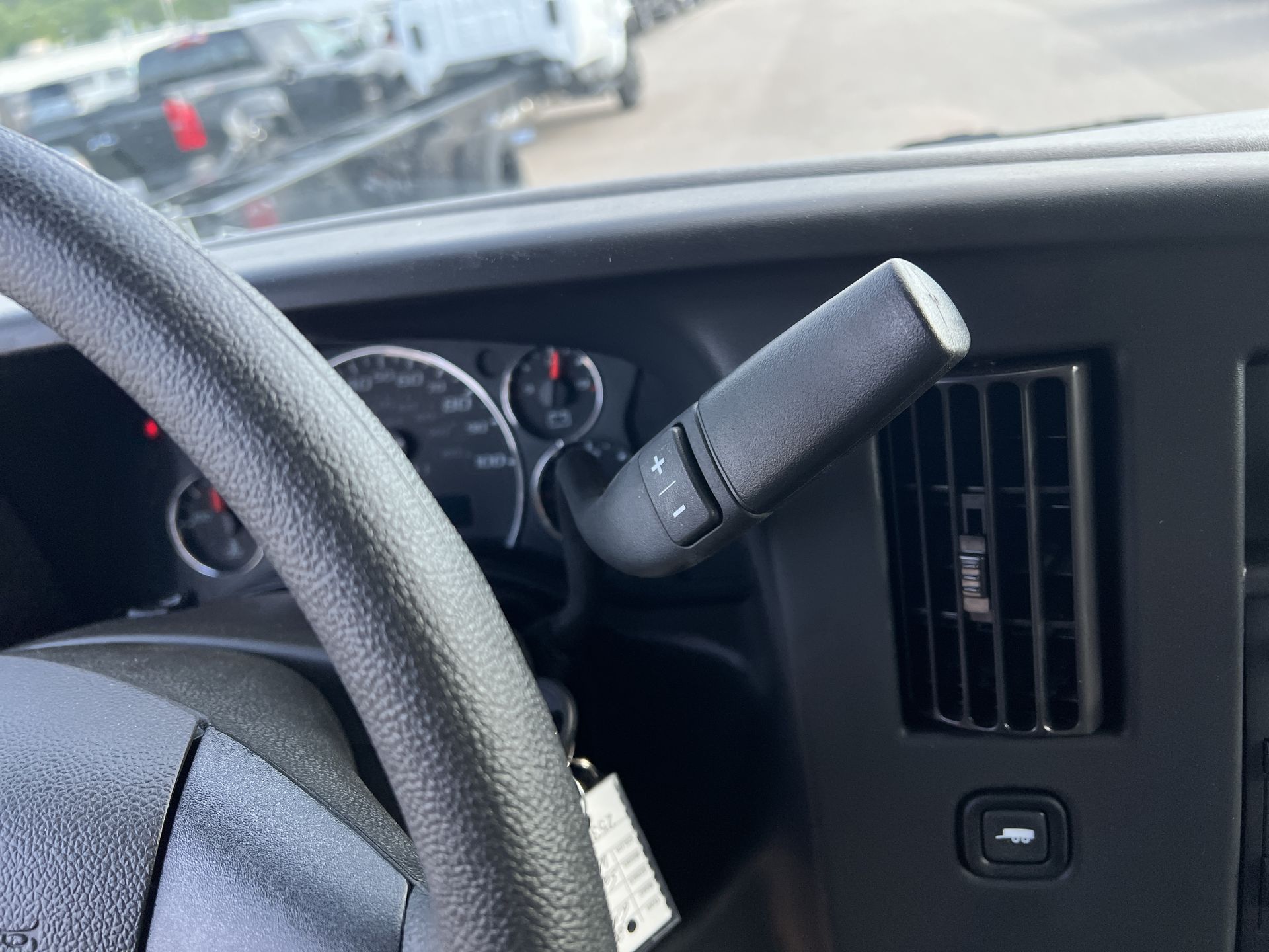 2025 GMC Savana Cutaway 3500 1WT