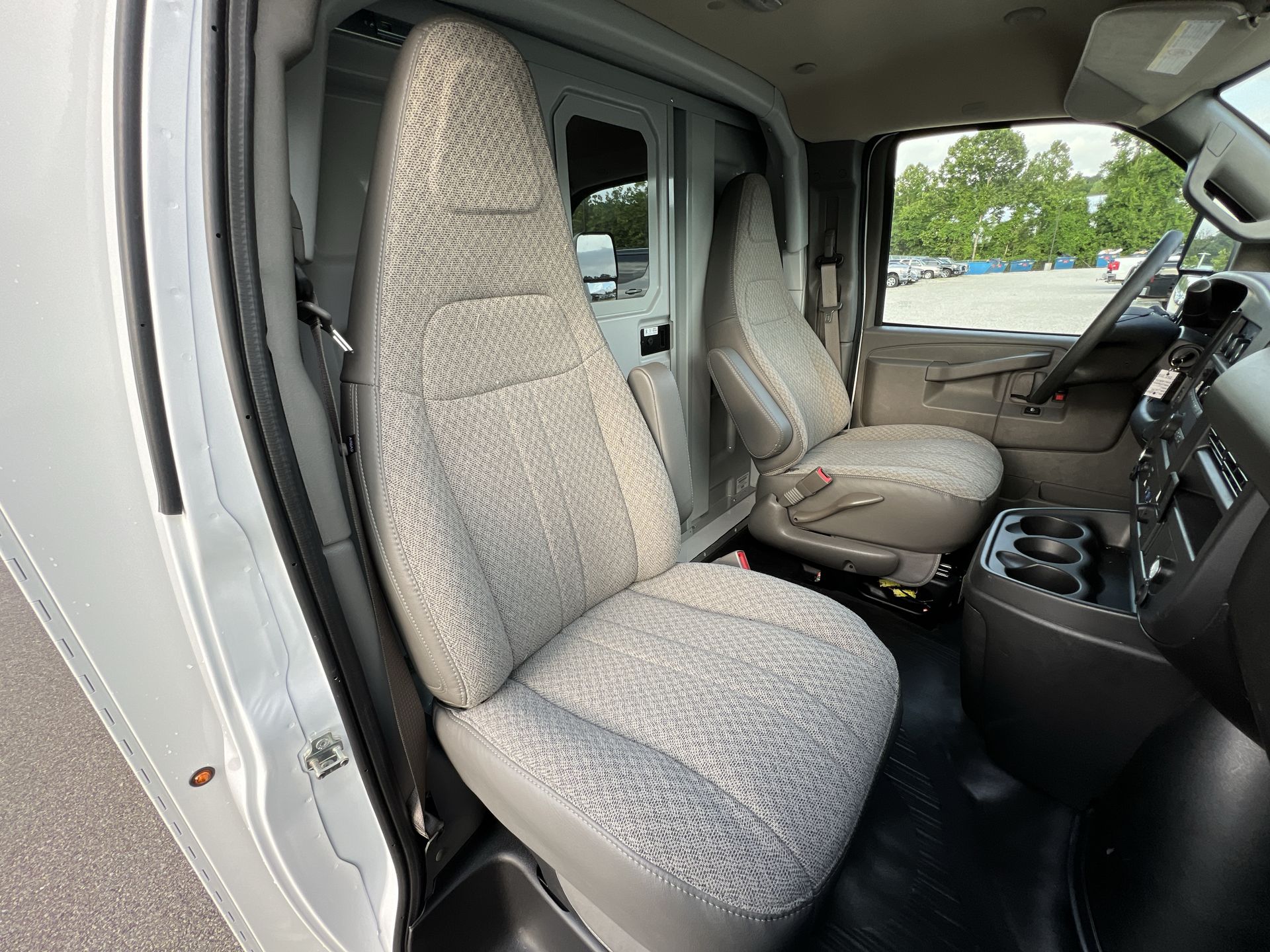 2025 GMC Savana Cutaway 3500 1WT