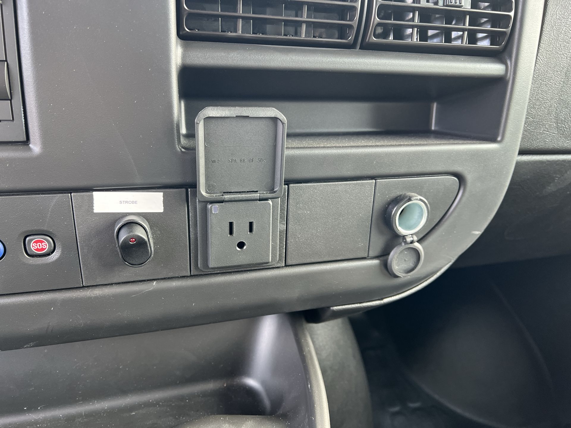 2025 GMC Savana Cutaway 3500 1WT