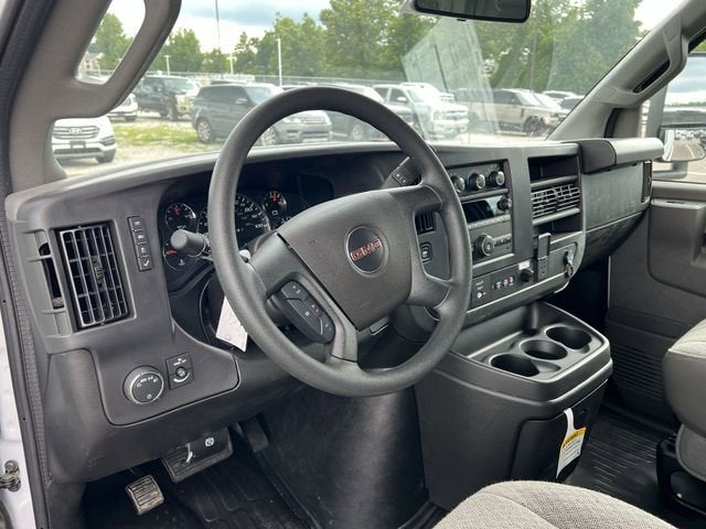 2025 GMC Savana Cutaway 3500 1WT