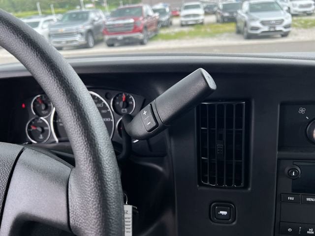 2025 GMC Savana Cutaway 3500 1WT