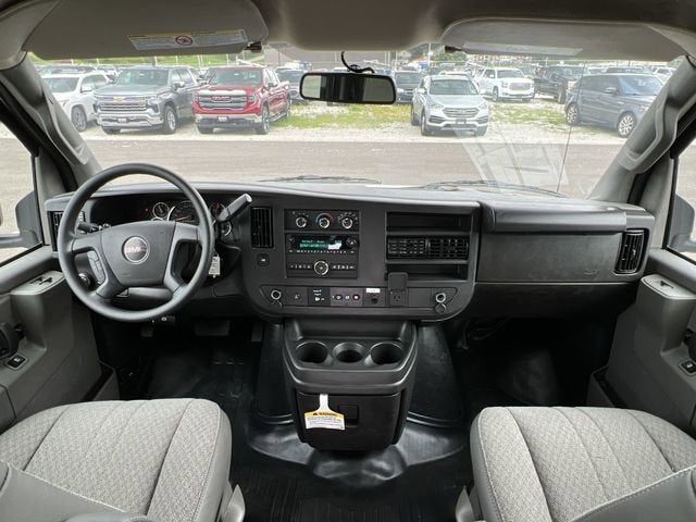 2025 GMC Savana Cutaway 3500 1WT