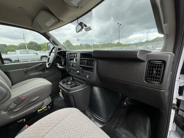 2025 GMC Savana Cutaway 3500 1WT