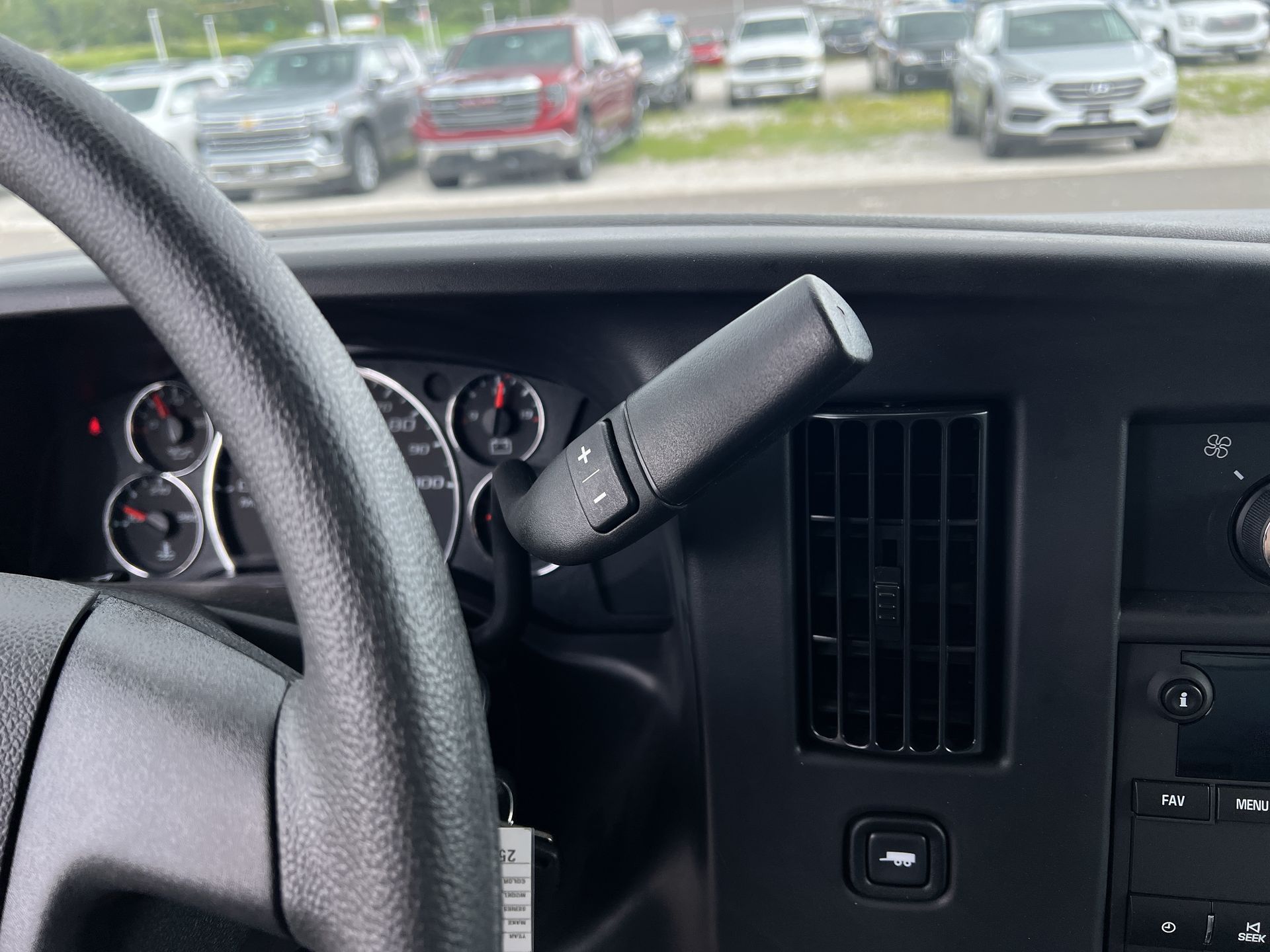 2025 GMC Savana Cutaway 3500 1WT