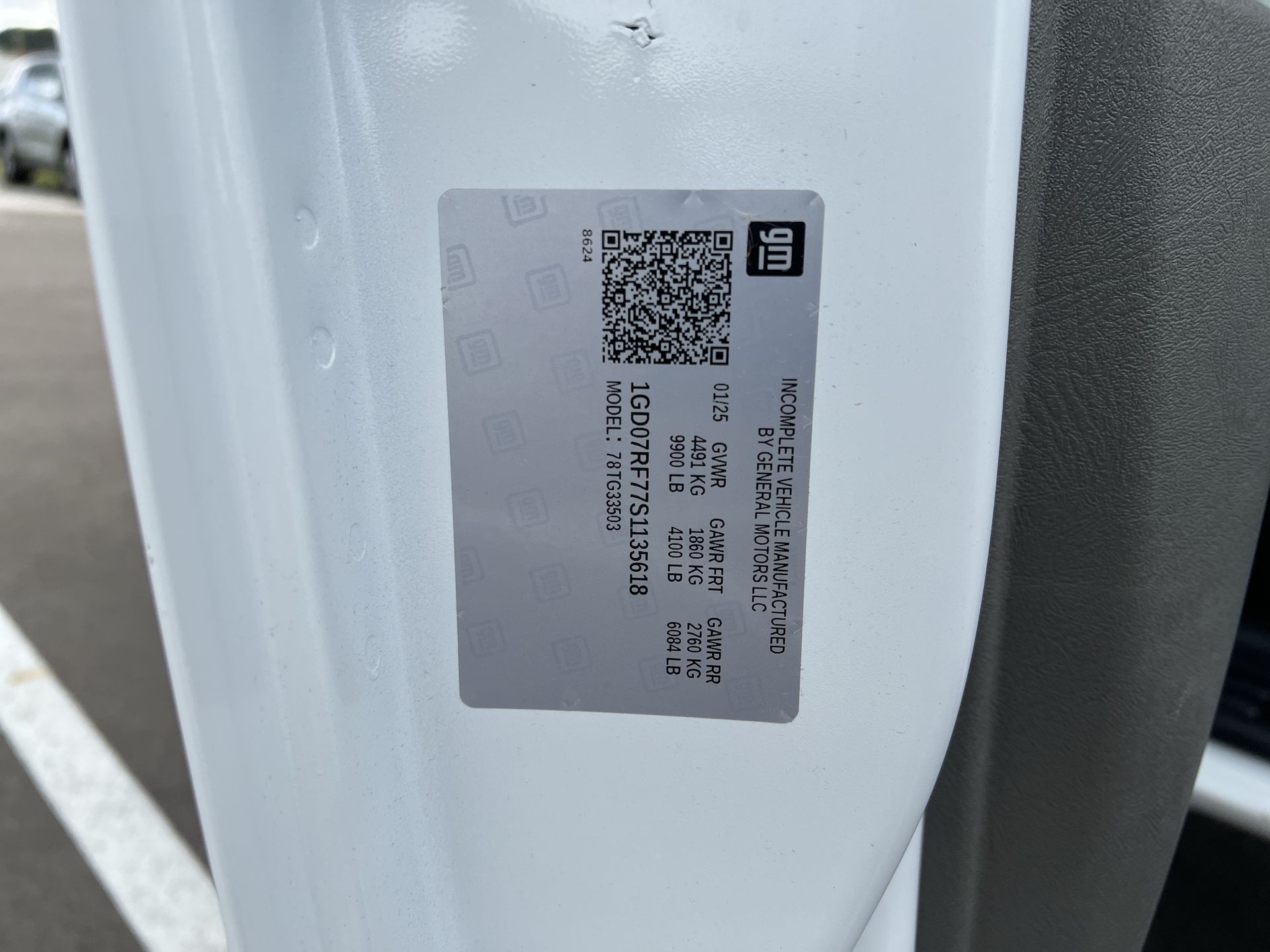 2025 GMC Savana Cutaway 3500 1WT