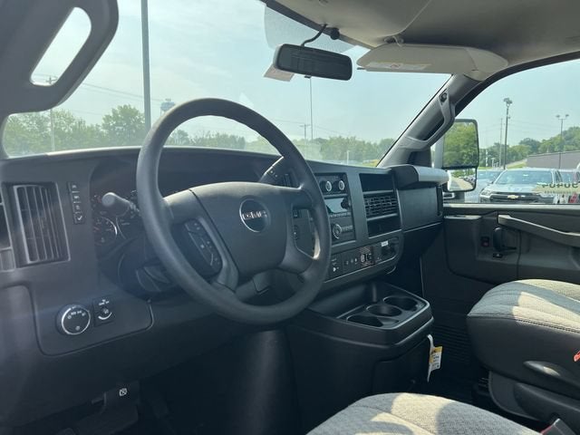 2025 GMC Savana Cutaway 3500 1WT