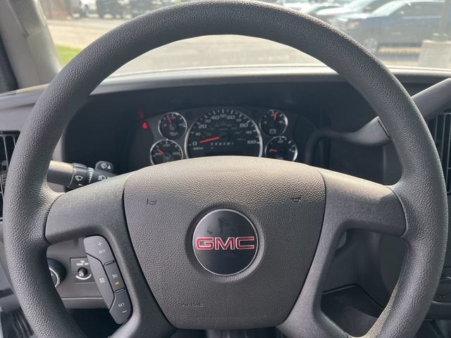2025 GMC Savana Cutaway 3500 1WT