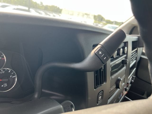 2025 GMC Savana Cutaway 3500 1WT