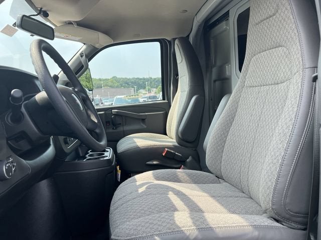 2025 GMC Savana Cutaway 3500 1WT
