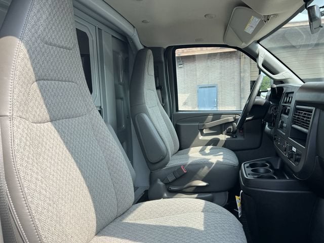 2025 GMC Savana Cutaway 3500 1WT