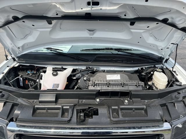 2025 GMC Savana Cutaway 3500 1WT