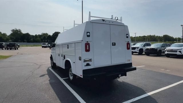 2025 GMC Savana Cutaway 3500 1WT
