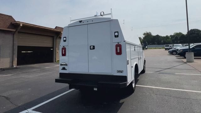 2025 GMC Savana Cutaway 3500 1WT