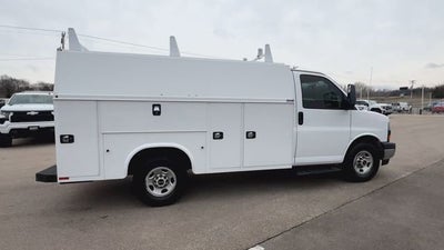 2020 GMC Savana Cutaway 3500 Work Van