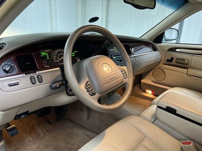 2004 Lincoln Town Car Signature