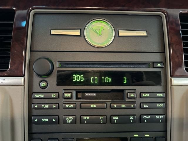 2004 Lincoln Town Car Signature