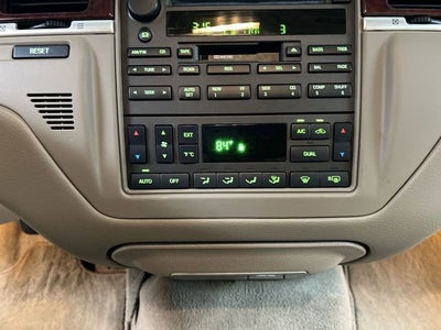 2004 Lincoln Town Car Signature