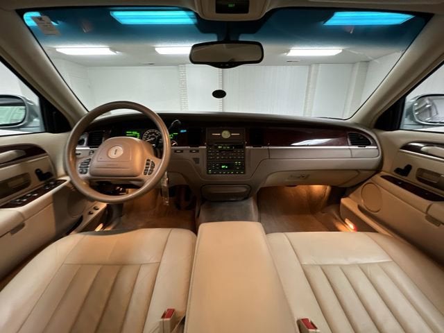2004 Lincoln Town Car Signature