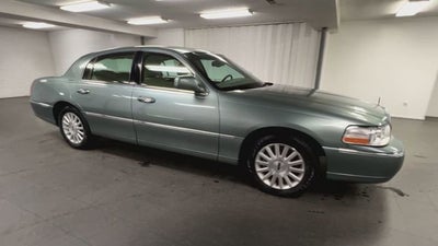 2004 Lincoln Town Car Signature