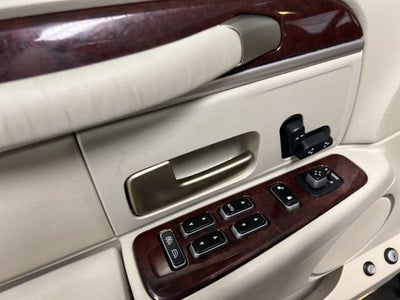 2004 Lincoln Town Car Signature