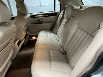 2004 Lincoln Town Car Signature