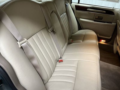 2004 Lincoln Town Car Signature