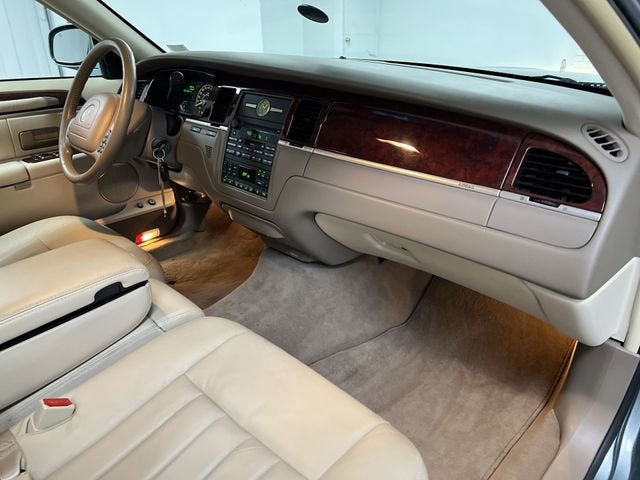 2004 Lincoln Town Car Signature