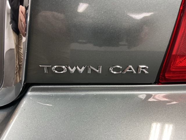 2004 Lincoln Town Car Signature