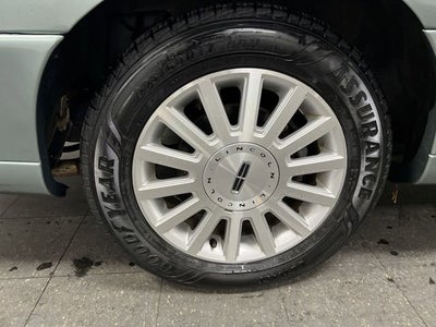 2004 Lincoln Town Car Signature