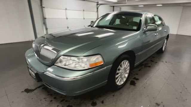 2004 Lincoln Town Car Signature