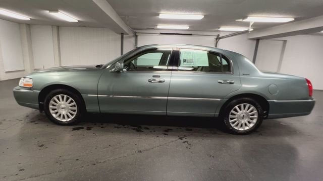2004 Lincoln Town Car Signature