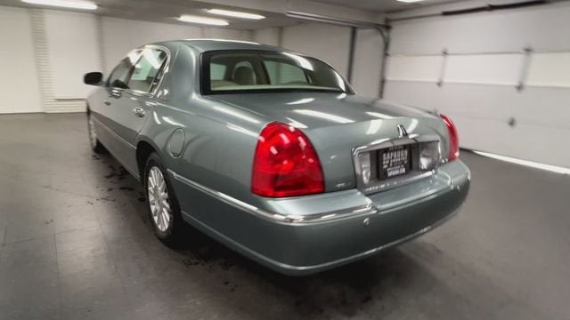 2004 Lincoln Town Car Signature