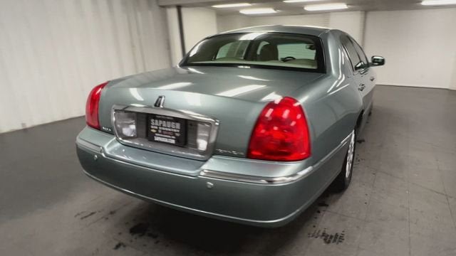 2004 Lincoln Town Car Signature