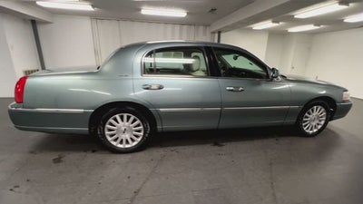 2004 Lincoln Town Car Signature