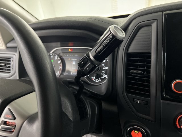 2024 Nissan TITAN Crew Cab SV 4x4