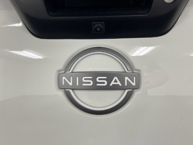 2024 Nissan TITAN Crew Cab SV 4x4