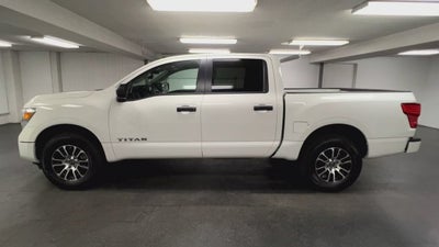 2024 Nissan TITAN Crew Cab SV 4x4