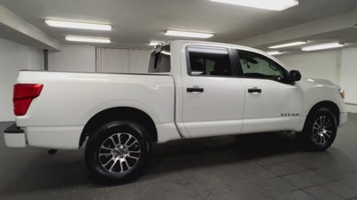 2024 Nissan TITAN Crew Cab SV 4x4
